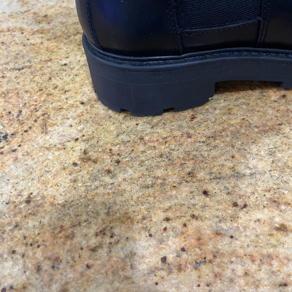 Vagabond Black Leather Chelsea Boots brand new euro size 39. US size 8.5-9 - Picture 6 of 12